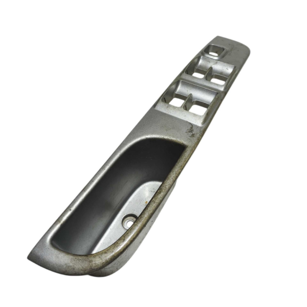MOLDURA COMANDO VIDRO DIANT ESQ Mitsubishi L200 2013 A 2015