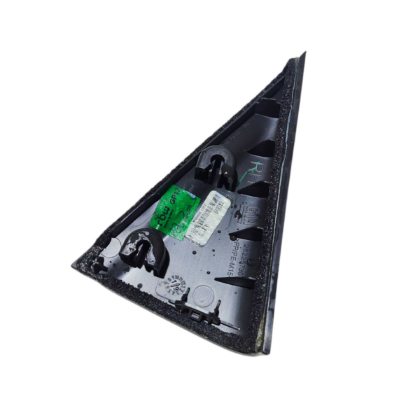 MOLDURA INTERNA PORTA TRAS DIR Gm Tracker 1.2 2021/2022 - Imagem 3