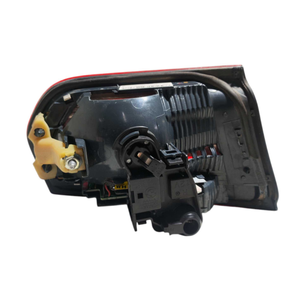 LANTERNA TAMPA TRASEIRA DIREITA BMW 320I 2.0 2013 A 2015 - Imagem 3