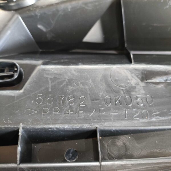 GRADE CHURRASQUEIRA DIREITA TOYOTA HILUX 2006/15 557810K050 - Imagem 6