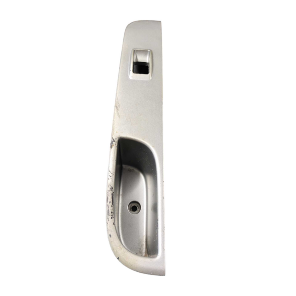 MOLDURA BOTÃO VIDRO DIANT DIR MITSUBISHI L200 TRITON 2008/15