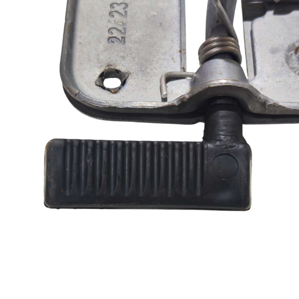 DOBRADIÇA CAPÔ SUPERIOR 3CN823186 VW TAOS 2023 2024 - Imagem 2